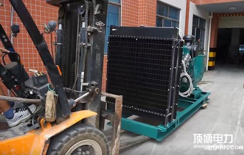 广西发电机厂家必威中文官网电话电力正在装载柴油发电机组