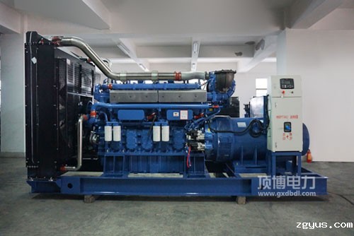 柴油发电机组油底壳的机油中为什么有柴油？